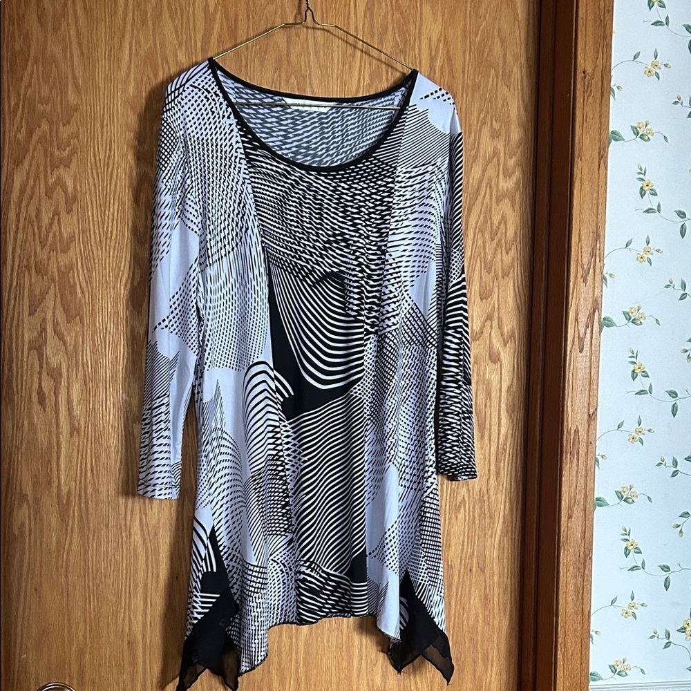 Peter Nygard Monochrome Geometric Tunic